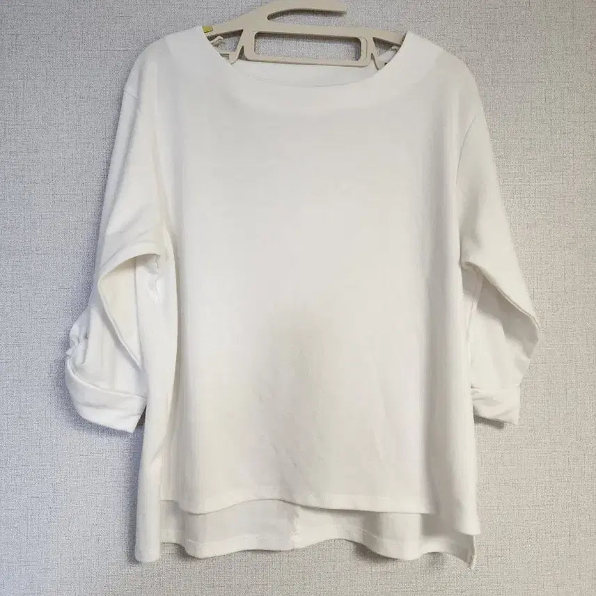 [BUNJANG] 7-Sleeve Twisted Detail Blouse / 7부소매 티블라우스