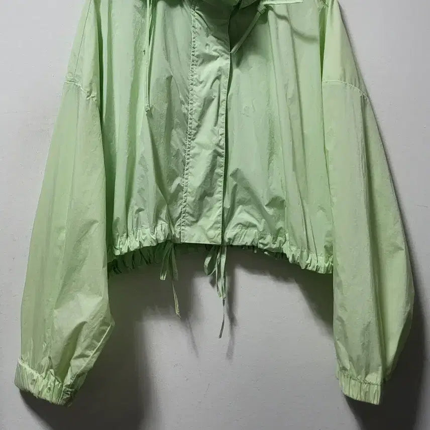[BUNJANG] Mint Green Cropped Windbreaker Jacket / 귀여운 연두색 바람막이 크롭 자켓