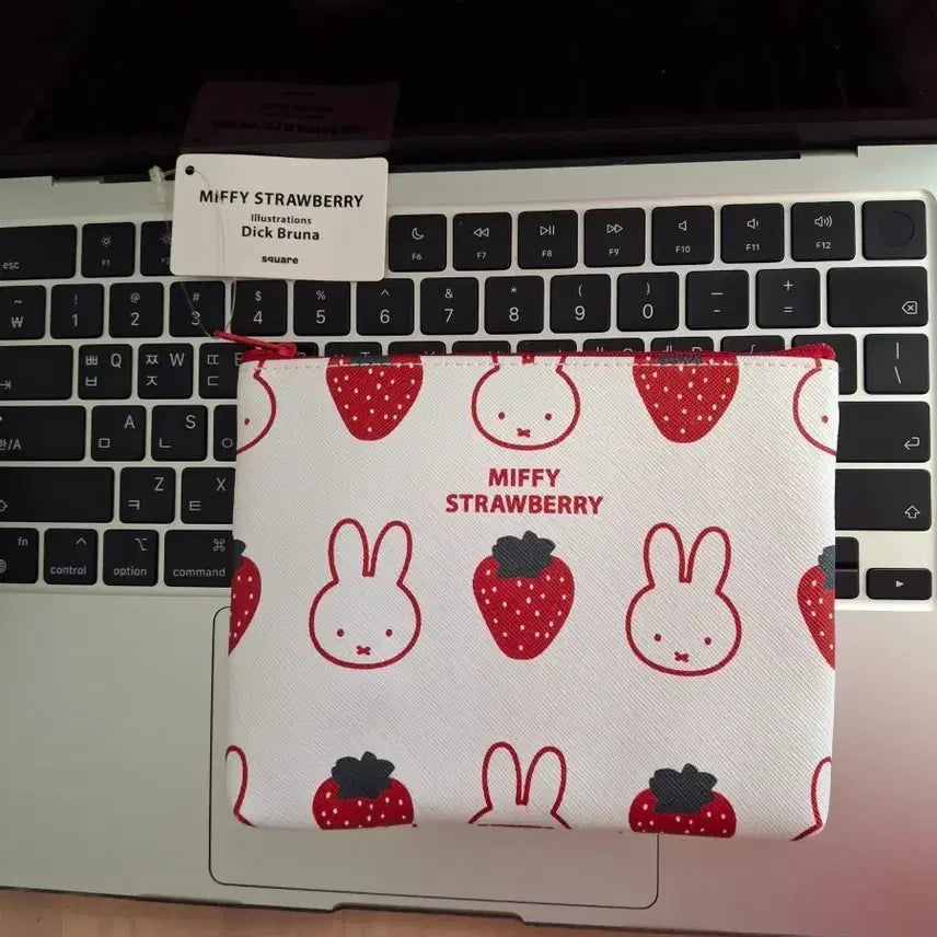 [BUNJANG] Miffy Strawberry Pouch / 미피 스트로베리 파우치