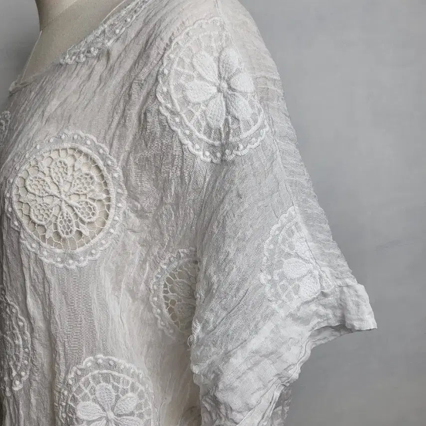 [BUNJANG] Vintage Prato Italy Embroidered Blouse / 빈티지 이탈리아 프라토 블라우스
