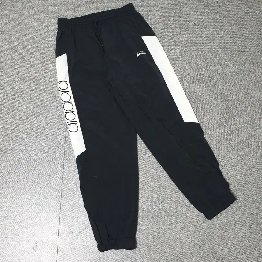 [BUNJANG] Diadora Woven Jogger Pants / 디아도라 우븐 조거팬츠 트레이닝바지 판매합니다