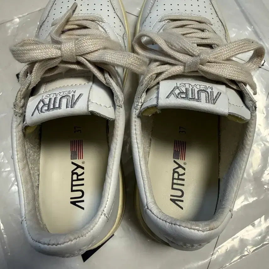 [BUNJANG] Otrie Medalist Shoes / 오트리 메달리스트
