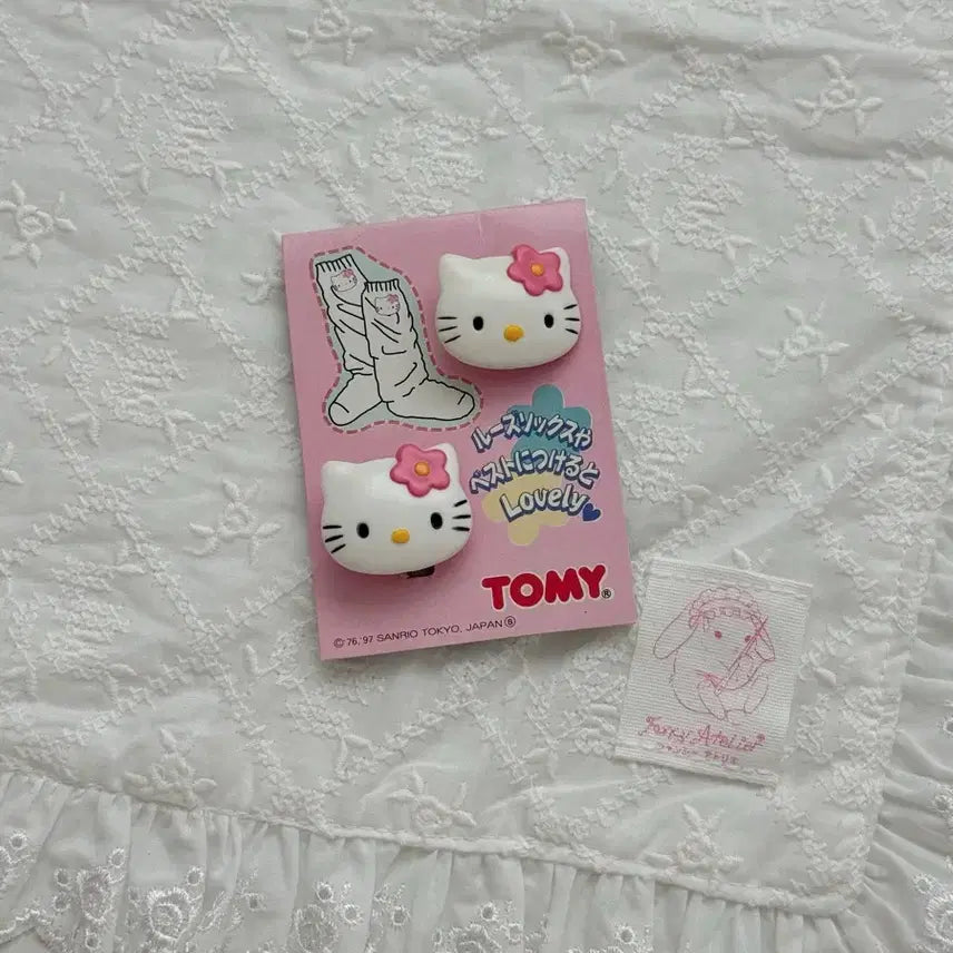 [BUNJANG] Sanrio Classic Hello Kitty Rouge Socks Pin Clip / 산리오 고전키티 헬로키티 토미 루즈삭스 양말 클립 삔