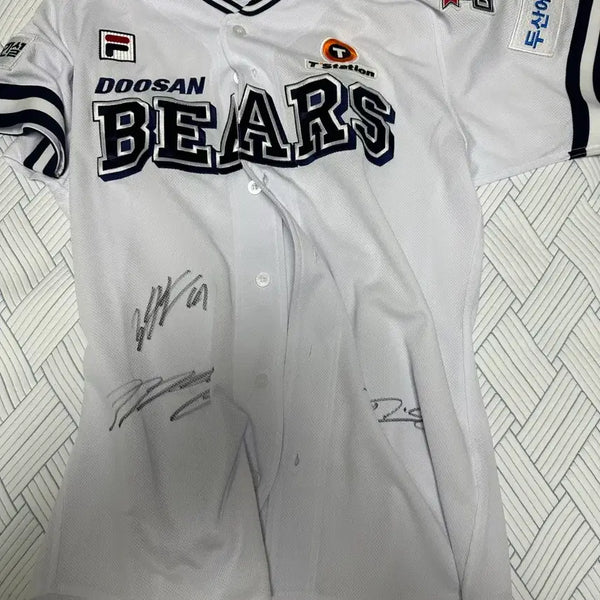 [BUNJANG] Doosan Bears Signed Baseball Jersey Size 110 / 두산베어스 싸인 유니폼 110