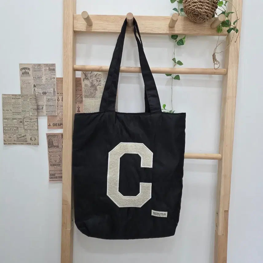 [BUNJANG] Covernat Big Logo Boa Padding Shoulder Bag / [프립]커버낫 빅로고 부클 패딩 숄더백