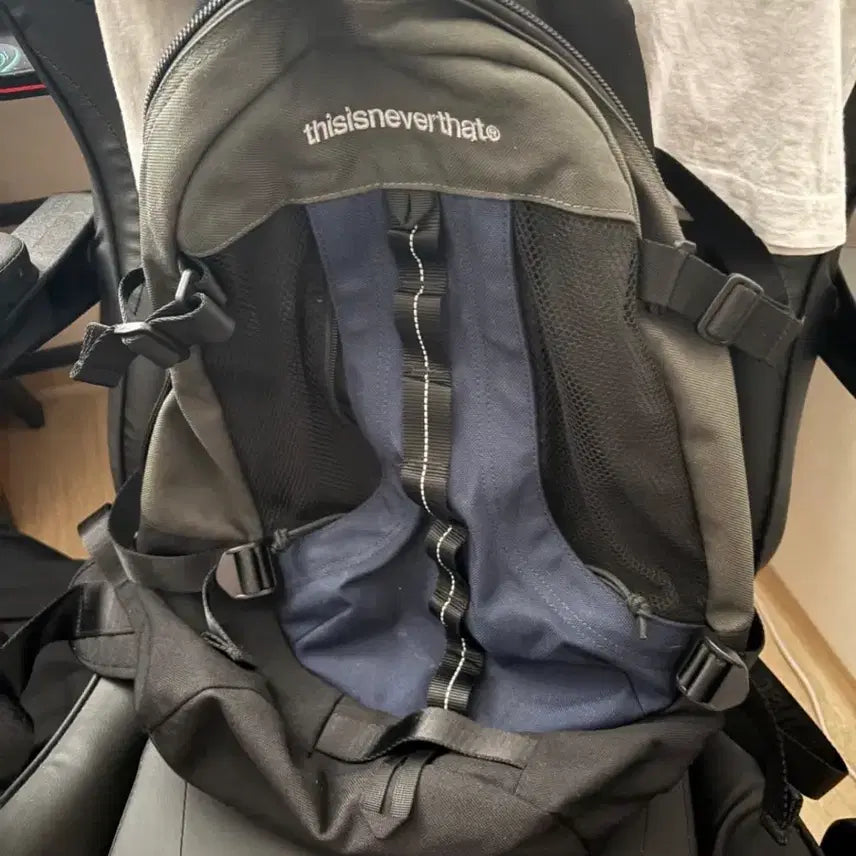 [BUNJANG] thisisneverthat Backpack Navy/Gray / 디스이즈네버댓 백팩 네이비/그레이