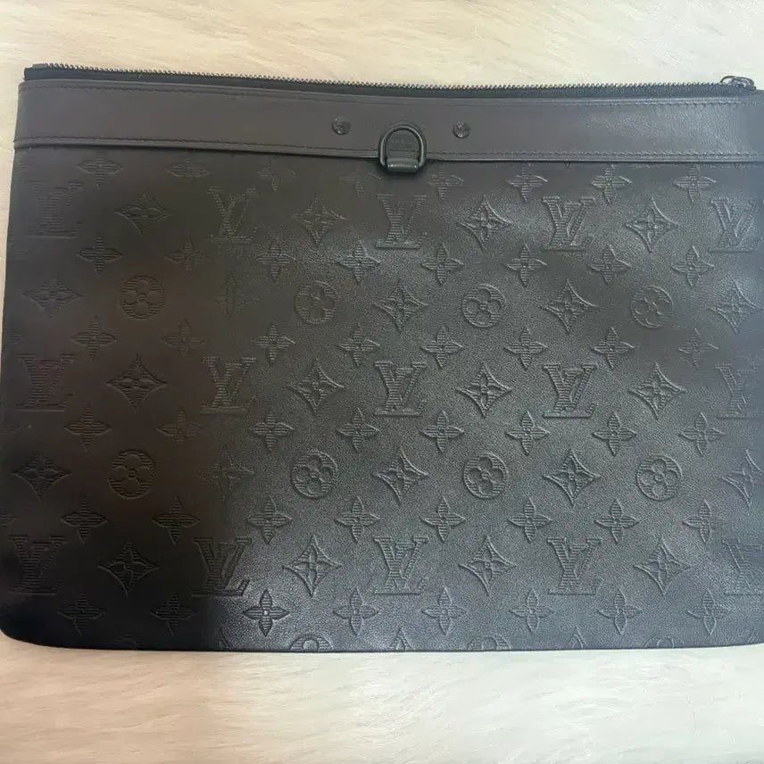 [BUNJANG] Louis Vuitton Discovery Pochette Monogram Shadow / 루이비통 디스커버리 포쉐트 모노그램 섀도우