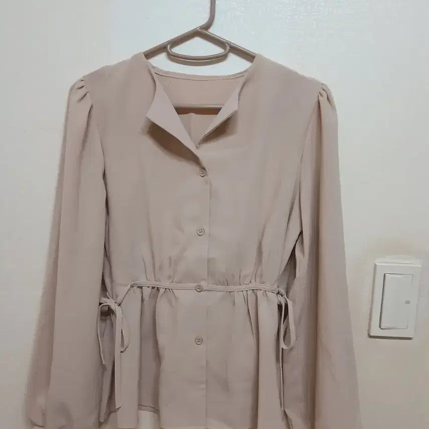 [BUNJANG] Beige Blouse with Tie Waist / 블라우스