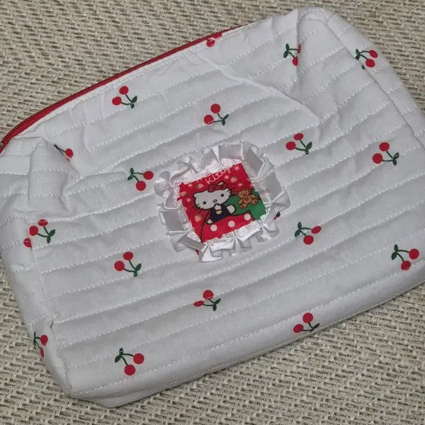 [BUNJANG] Hello Kitty Cherry Pattern Quilted Large Pouch / 헬로키티 체리 빅 파우치