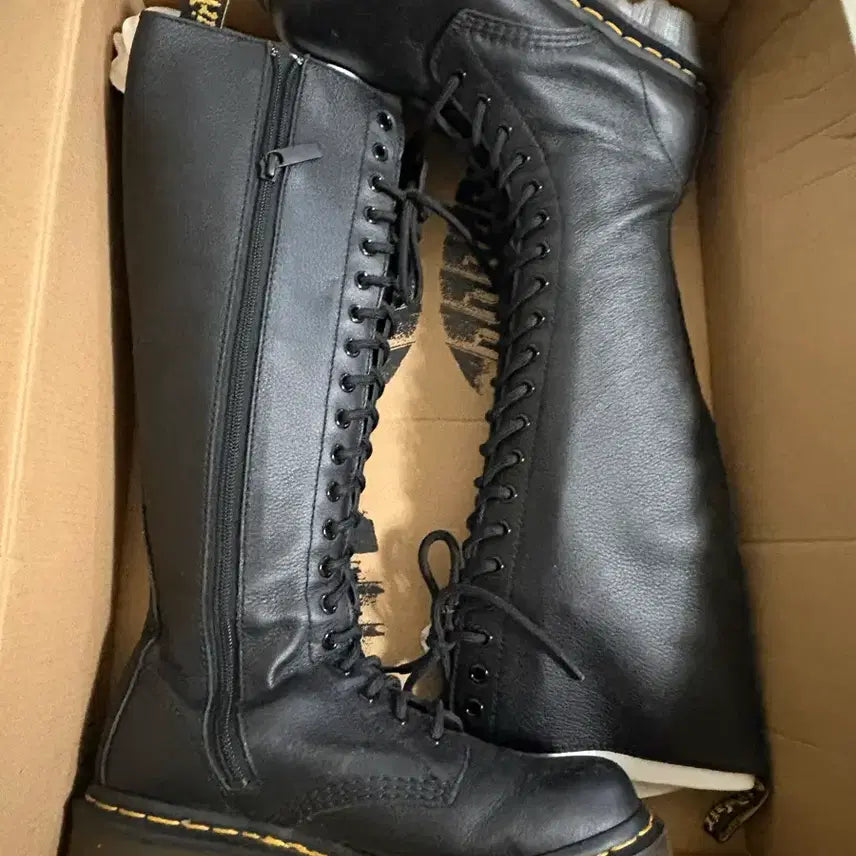 [BUNJANG] Dr. Martens 1B60 20-Eye Boots / 닥터마틴 1B60 20홀