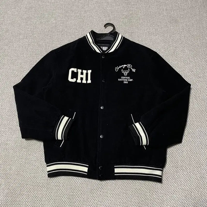 [BUNJANG] L NBA Chicago Bulls Varsity Jacket A0918 / L NBA시카고 불스 바시티 자켓 A0918