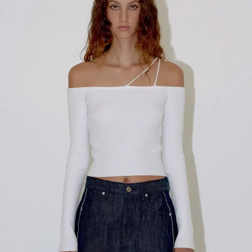 [BUNJANG] Diagonal Off-Shoulder Knit / Diagonal 다이애그널 스트랩 오프숄더니트