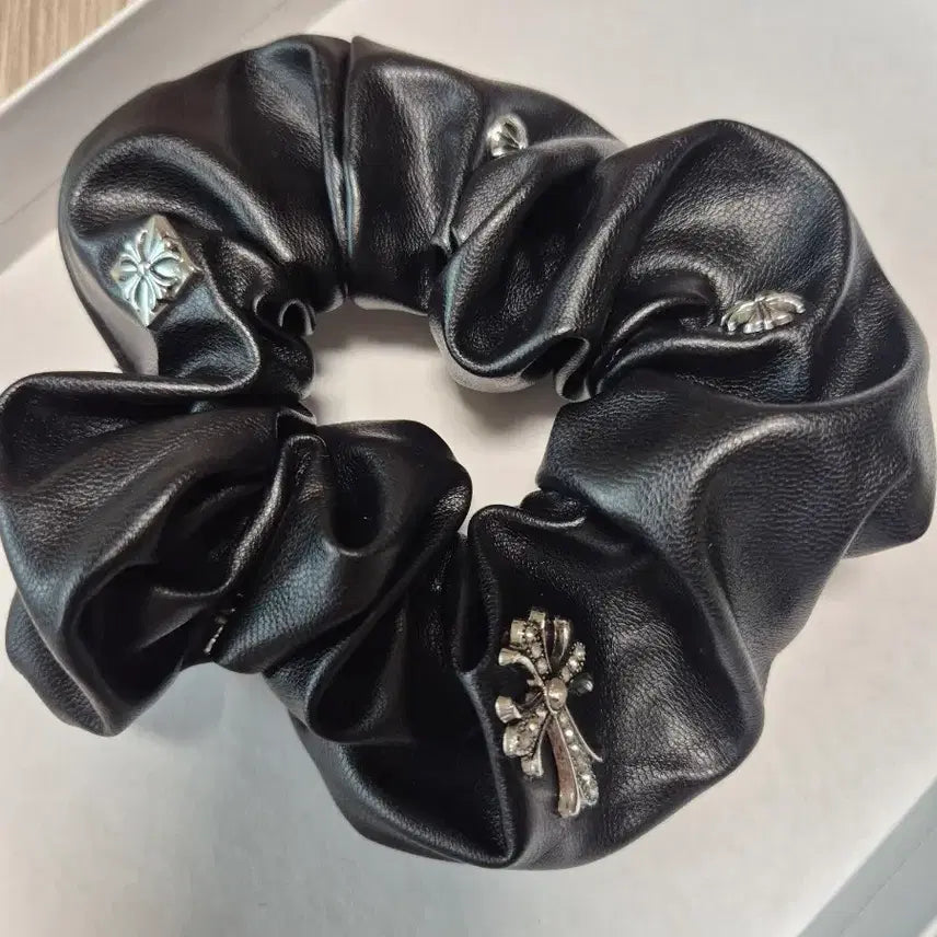 [BUNJANG] Chrome Style Scrunchie with Cross Charm / 새상품)크롬곱창 크롬헤어슈슈(1)