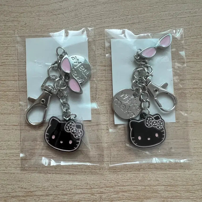 [BUNJANG] WAKEMAKE Hello Kitty Black Charm Keyring / 웨이크메이크 헬로키티 블랙 참 키링
