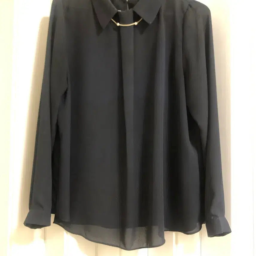 [BUNJANG] Bundle Set: 2 Chareureu Blouses + 1 Fitted T-Shirt / 차르르 블라우스 두벌+핏 예쁜 티 새상품 일괄 한벌도 안되는 가격