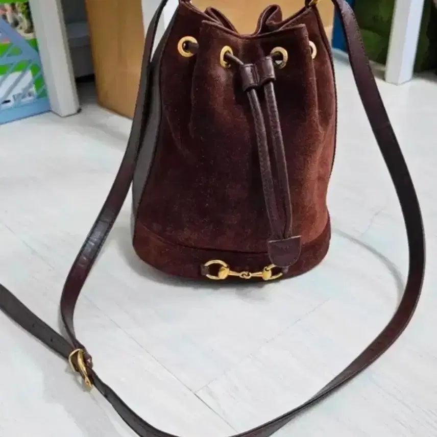 [BUNJANG] Gucci Suede Drawstring Shoulder Bag / 구찌 스웨이드 복주머니 숄더백