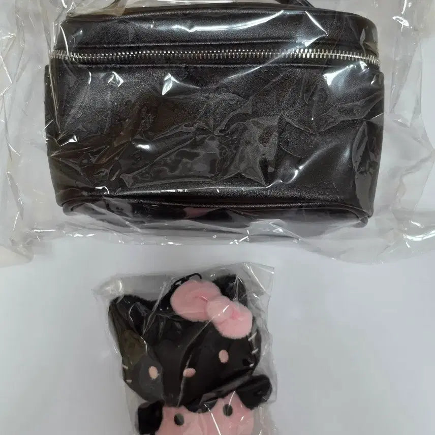 [BUNJANG] WakeMake x Hello Kitty Leather Pouch & Doll Bundle Set / 웨이크메이크 키티 헬로키티 레더파우치 인형 일괄
