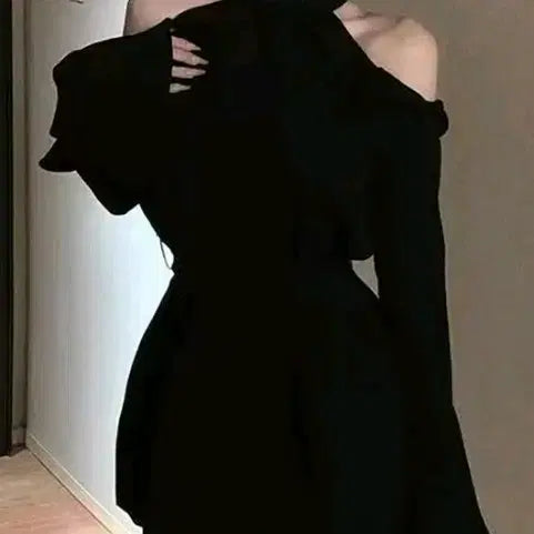 [BUNJANG] Off-Shoulder Puff Sleeve Black Mini Dress / 오프숄더 퍼프 소매 블랙 원피스새거