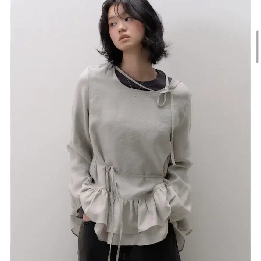 [BUNJANG] 8Seconds Layered Long-Sleeve Blouse Khaki / 에잇세컨즈 레이어드 긴팔 블라우스 카키