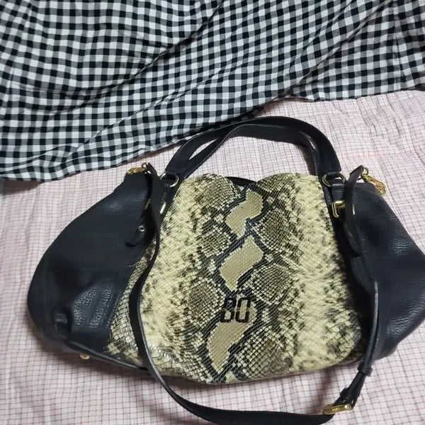 [BUNJANG] DAKS Python Pattern Leather Tote Bag / 닥스 가방