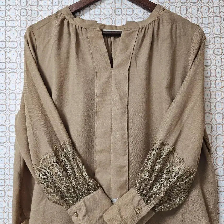 [BUNJANG] Lace Sleeve Blouse / 레이스 소매 블라우스