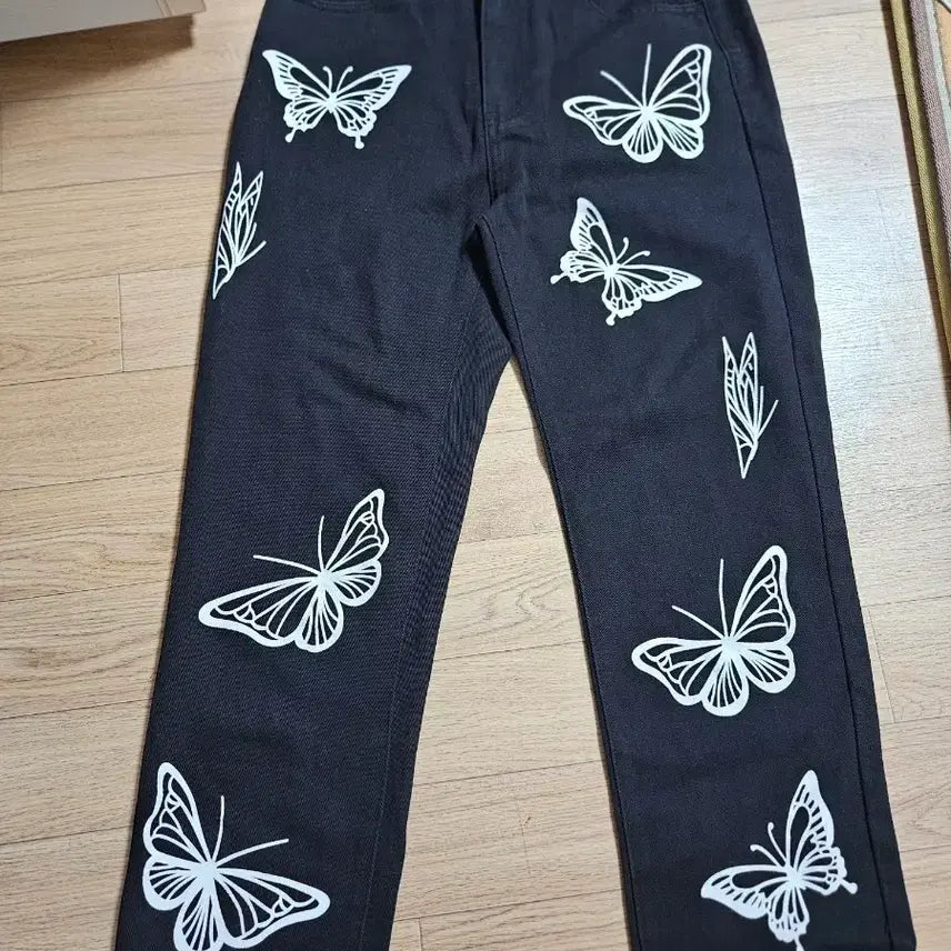 [BUNJANG] Black Butterfly Pattern Denim Pants - Size 27 / 검정색 나비 패턴 데님 팬츠 27
