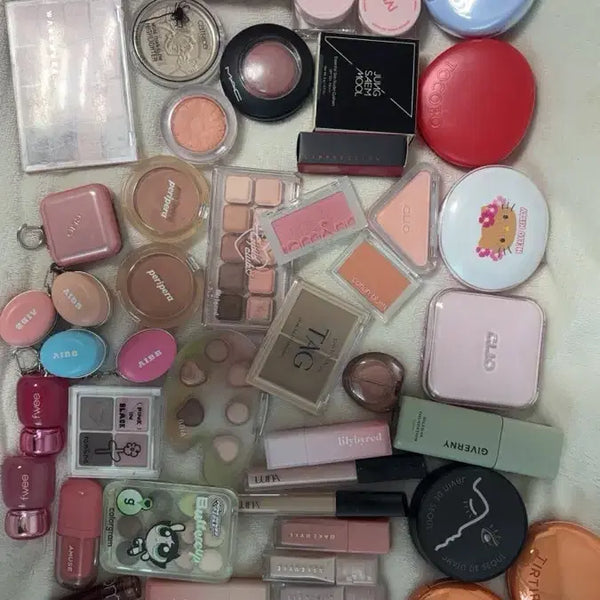 [BUNJANG] Cosmetic Collection Clean-out Bundle (Approx. 60 Items) / 코덕의업보청산 화장품 약60개정도
