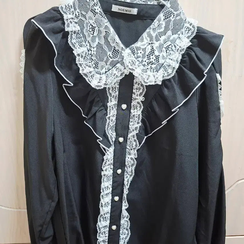 [BUNJANG] No:emi Jireikei Blouse / 노에미 지뢰계 블라우스