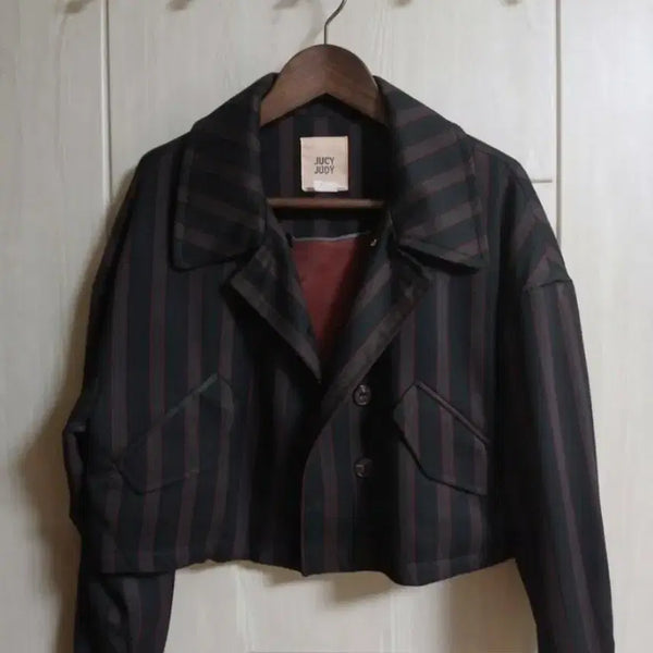 [BUNJANG] JUCY JUDY Striped Cropped Jacket / 쥬시쥬디(JUCY JUDY) 스트라이프 크롭 자켓