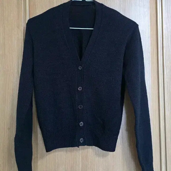 [BUNJANG] Black V-Neck Cardigan / 블랙 v넥 가디건