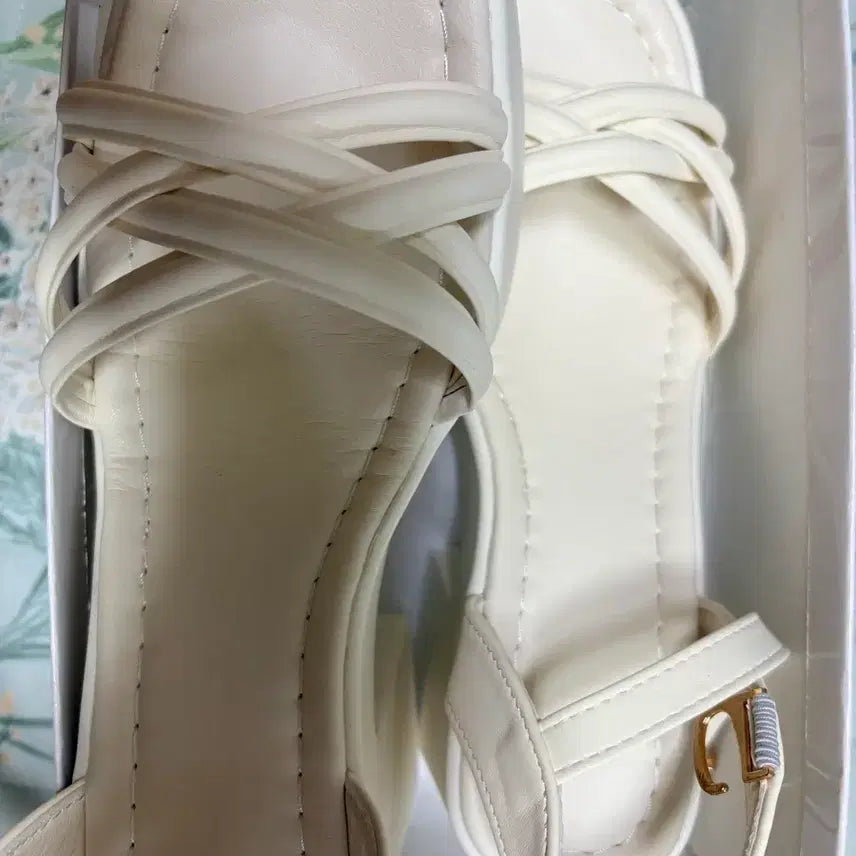 [BUNJANG] White Strap Platform Wedge Sandals / 화이트 스트랩  통굽 샌들