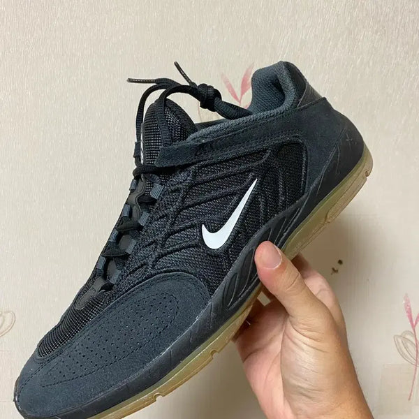 [BUNJANG] Nike Vertebre Sneakers (Size 275) / 나이키 버테브래 (275)