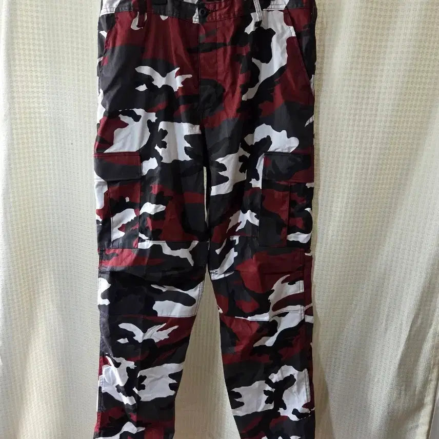 [BUNJANG] Camouflage Premium Cargo Pants (Red/White/Black) / 카모플라쥬 프레미엄 카고 팬츠 (레드/화이트/블랙) 38