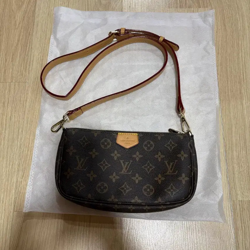 [BUNJANG] Louis Vuitton Monogram Pochette Accessoires Bag / 루이비통 모노그램 포쉐트 악세수아