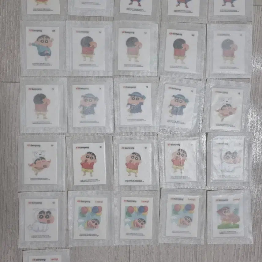 [BUNJANG] Crayon Shin-chan Picnic Sticker Bundle Set / 상양 짱구 피크닉 띠부씰 교환