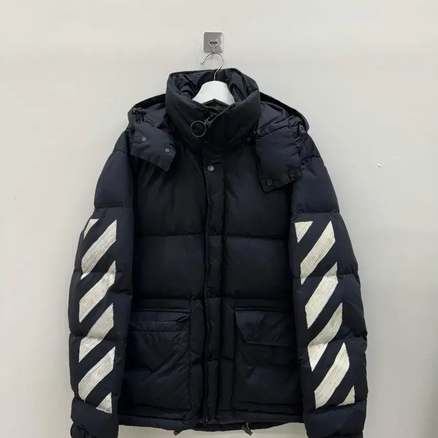 [BUNJANG] Off-White Signature Stripe Puffer Jacket / 오프화이트