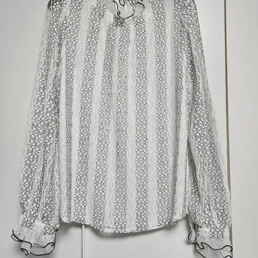[BUNJANG] ROOM 9 Lace Frill Blouse (Free Size) / (새상품) 룸나인(ROOM 9) 블라우스 (프리)