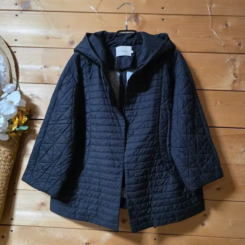 [BUNJANG] AILLO Quilted Pattern Hooded Jumper / 아일로. 퀄팅무늬후드점퍼