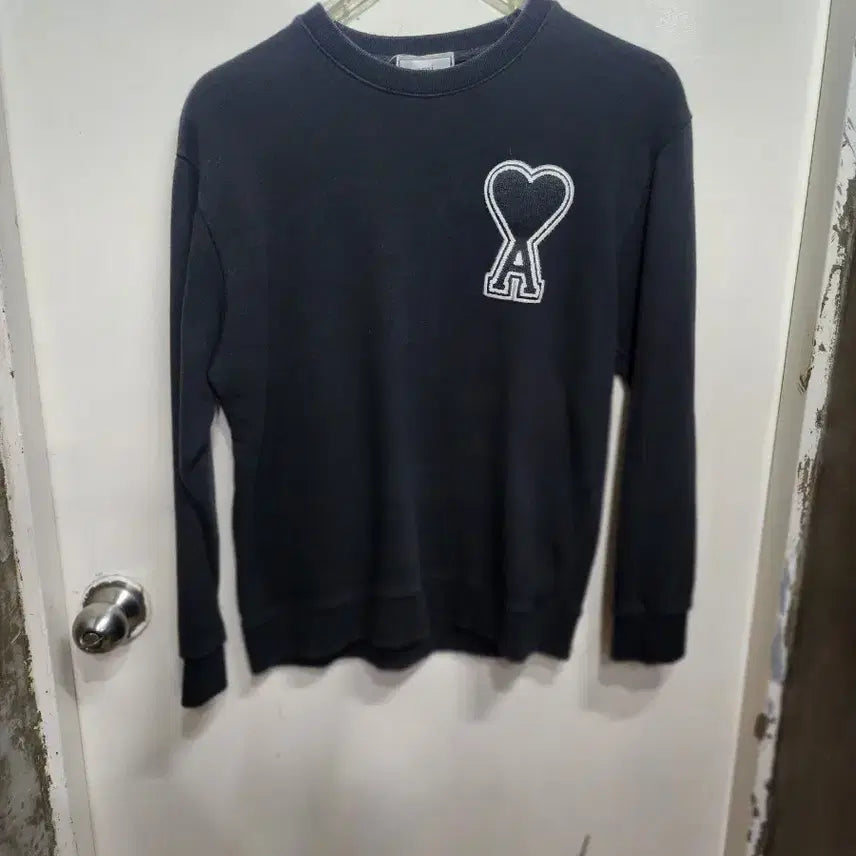 [BUNJANG] AMI Paris Heart Logo Sweatshirt Black / 아미 하트 로고 맨투맨 검정
