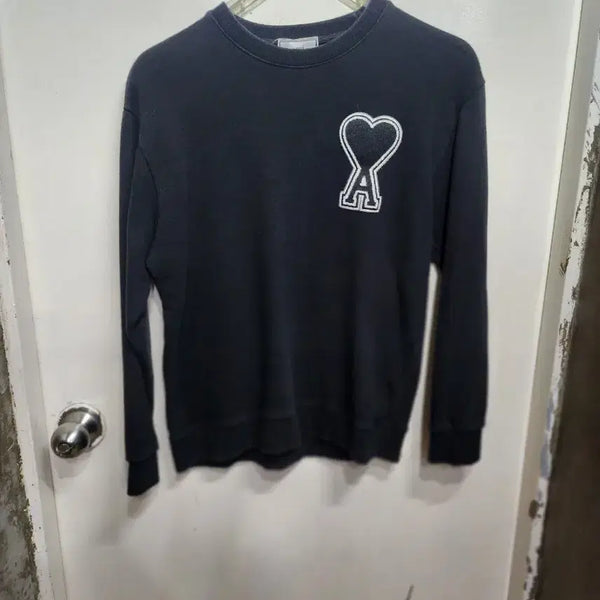 [BUNJANG] AMI Paris Heart Logo Sweatshirt Black / 아미 하트 로고 맨투맨 검정