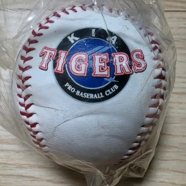 [BUNJANG] Kia Tigers 2001 Signed Mini Logo Ball / 기아타이거즈 2001 선수단 인쇄싸인 로고볼 소형구