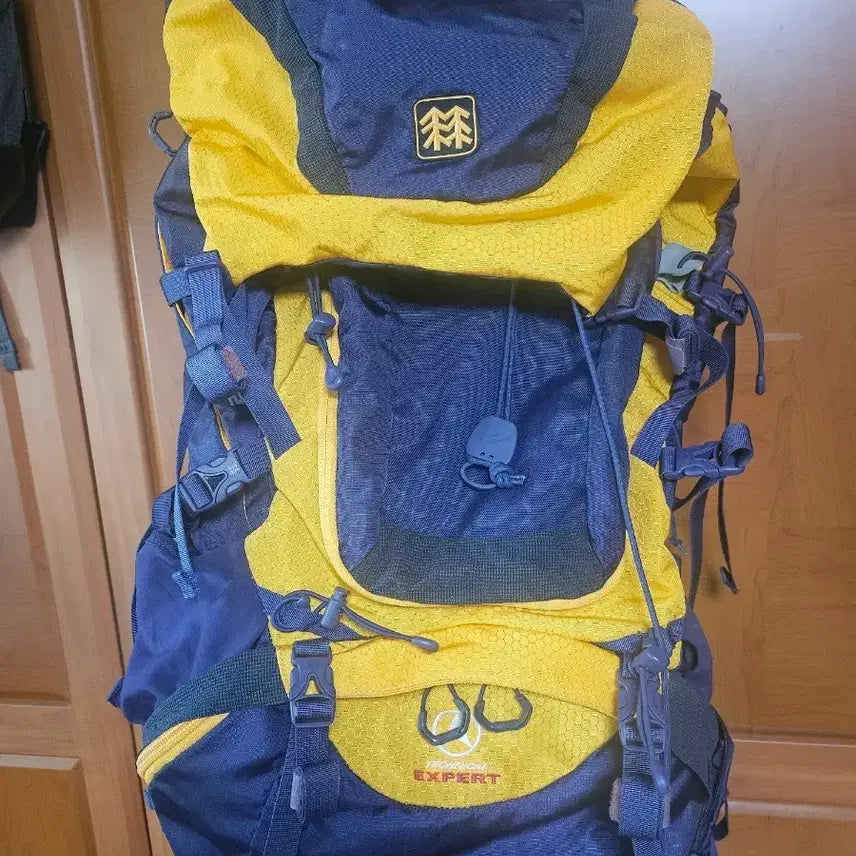 [BUNJANG] Outdoor 52L Backpack Yellow/Navy / 아웃도어 52배낭 옐로우/네이비