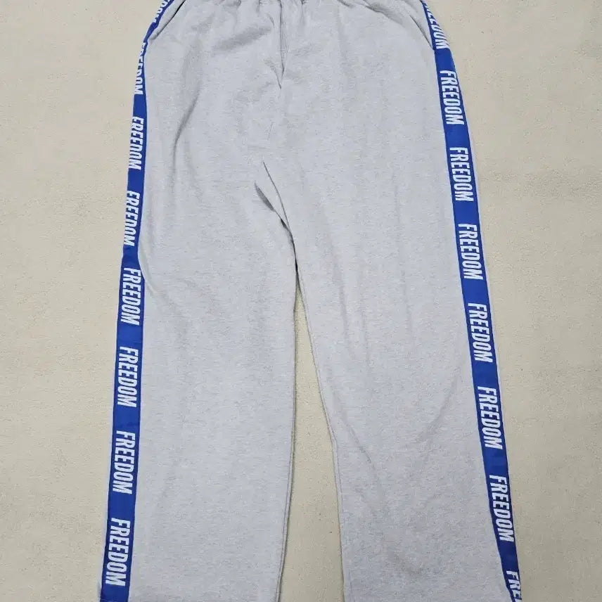 [BUNJANG] Freedom Lettering Sweatpants / 프리덤 레터링 스웻 팬츠 급처