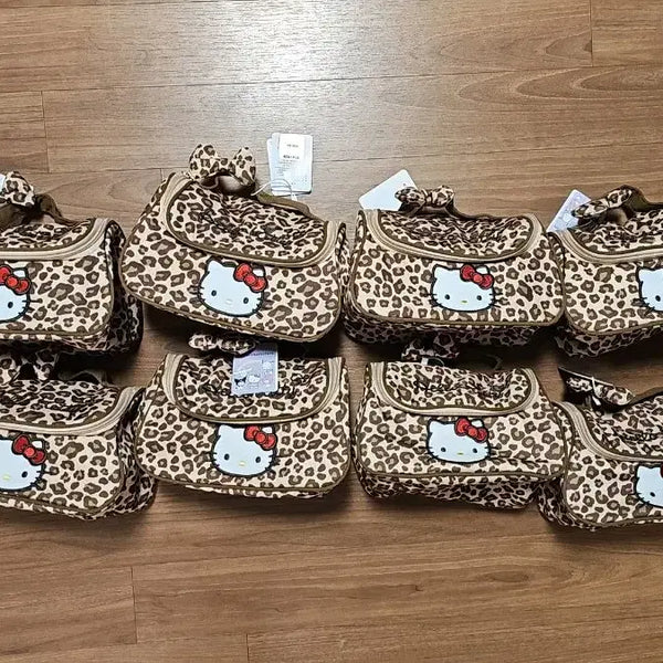 [BUNJANG] Sanrio Hello Kitty Leopard Print Pouch / 산리오 키티 헬로키티 태닝키티 레오파드 호피키티 파우치 호피 갸루