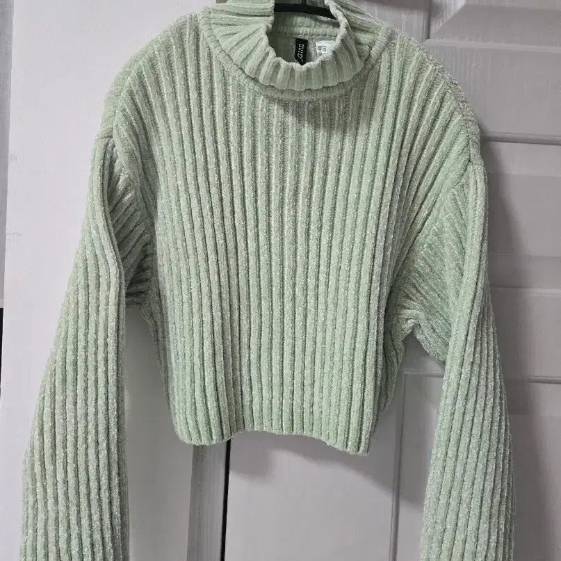 [BUNJANG] H&M Divided Mint Crop Knit Turtleneck / H&M divided)민트색 크롭 니트  터틀넥 55