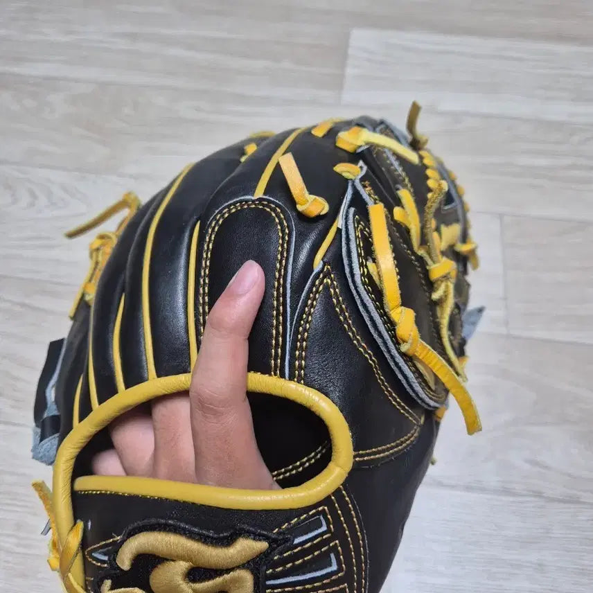 [BUNJANG] Phantom Pitcher's Glove - Black / 팬텀 투수글러브