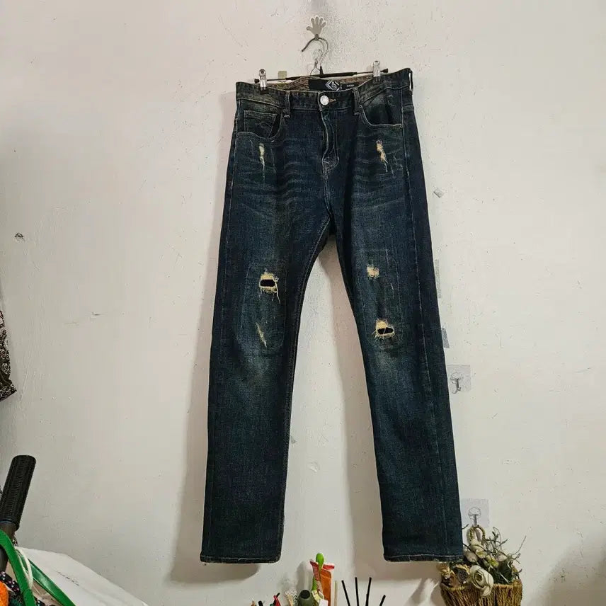 [BUNJANG] Distressed Jeans Dark Blue Size 95 / 데미지 청바지 다크 블루 95