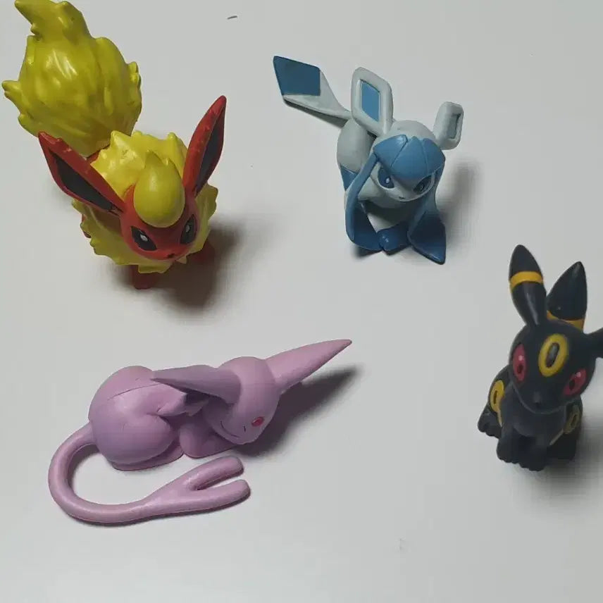 [BUNJANG] Pokemon Eevee Evolutions Gacha Figure Bundle Set / 이브이 가득 가챠 블래키 글레이시아 부스터 에브이 일괄