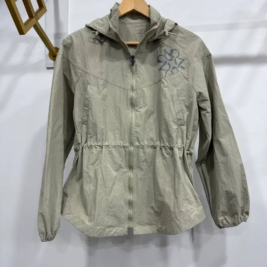 [BUNJANG] Women's Waterproof Windbreaker Jacket / 여성 골프 방수 바람막이 자켓
