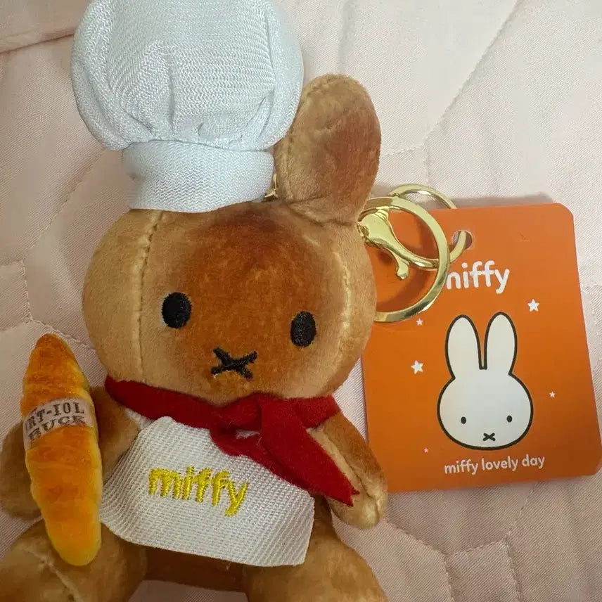 [BUNJANG] Miffy Chef Bread Keychain / 요리사 빵 미피 키링